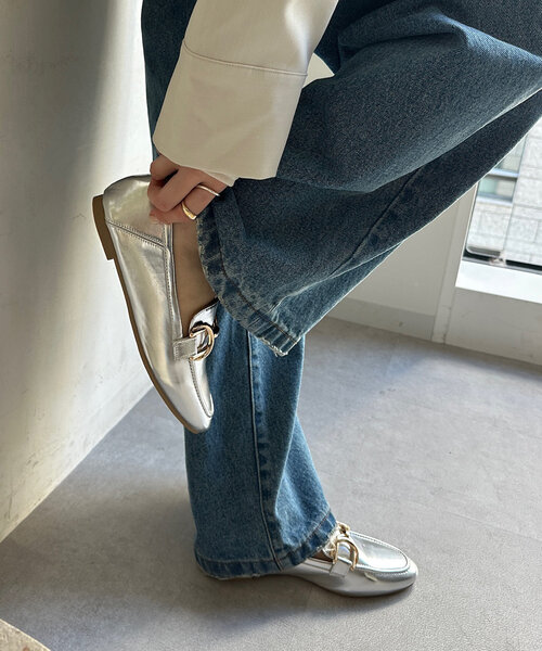 DouDou（ドゥドゥ）の「【WEB限定】ソフトデザインビットローファー（ローファー・レディース・ブラック/シルバー・23cm/23.5cm/24cm/24.5cm）」の12枚目の写真