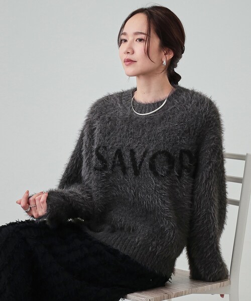 Cutie Blonde（キューティーブロンド）の「◆【S-LL】ほんのりショート丈 ふわふわフェザー ロゴニット（ニット/セーター・レディース・ライトグレー/チャコールグレー/オフホワイト/ブラウン系・03/04/02/01）」の3枚目の写真