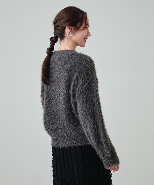 Cutie Blonde（キューティーブロンド）の「◆【S-LL】ほんのりショート丈 ふわふわフェザー ロゴニット（ニット/セーター・レディース・ライトグレー/チャコールグレー/オフホワイト/ブラウン系・03/04/02/01）」の6枚目の写真