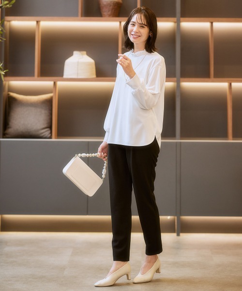 7days Life Styling（セブンデイズライフスタイリング）の「カットソー素材フリルネックブラウス<大きいサイズ有>（シャツ/ブラウス・レディース・オフホワイト/ネイビー・3L/LL/L/M/S）」の3枚目の写真