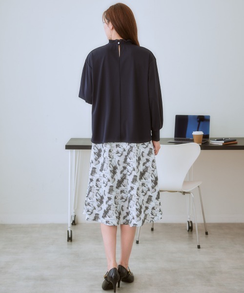 7days Life Styling（セブンデイズライフスタイリング）の「カットソー素材フリルネックブラウス<大きいサイズ有>（シャツ/ブラウス・レディース・オフホワイト/ネイビー・3L/LL/L/M/S）」の13枚目の写真