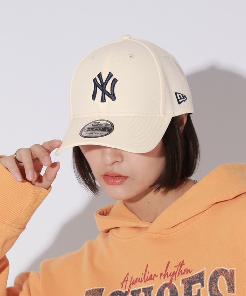 Anui(アニュイ)の「【UNISEX】NEWERA9FORTY MLBCAP(キャップ・レディース・アイボリー・FREE)」の1枚目の写真