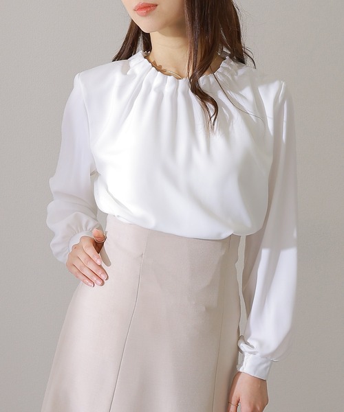 Lace Ladies(レースレディース)の「ソリッドカラー ラウンドネック タック フレア ブラウス(シャツ/ブラウス・レディース・オフホワイト/グレー/ブラック/ホワイト・FREE/S)」の2枚目の写真