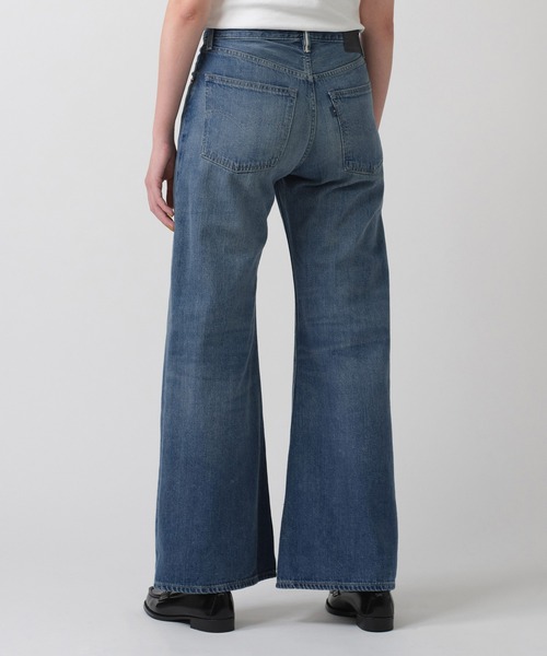 Levi's(リーバイス)の「Levi's/リーバイス BLUETAB(TM) CARVE リラックスジーンズ ミディアムインディゴ MADE IN JAPAN(デニムパンツ・レディース・インディゴブルー・23inch/24inch/25inch/26inch/27inch/28inch)」の3枚目の写真