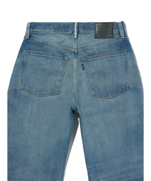 Levi's(リーバイス)の「Levi's/リーバイス BLUETAB(TM) CARVE リラックスジーンズ ミディアムインディゴ MADE IN JAPAN(デニムパンツ・レディース・インディゴブルー・23inch/24inch/25inch/26inch/27inch/28inch)」の12枚目の写真