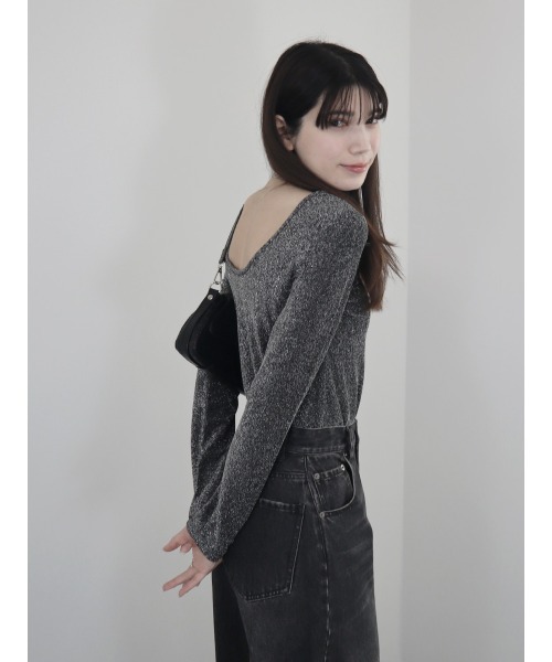 Reurie'（レウリィ）の「バックオープン2wayラメトップス / 長袖 クルーネック 背中開き グリッター シンプル きれいめ モード オフィスカジュアルオケージョン お呼ばれ 結婚式 キラキラ（Tシャツ/カットソー・レディース・ブラック/シルバー・FREE）」の6枚目の写真
