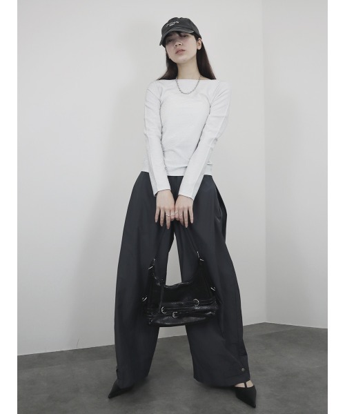 Reurie'（レウリィ）の「バックオープン2wayラメトップス / 長袖 クルーネック 背中開き グリッター シンプル きれいめ モード オフィスカジュアルオケージョン お呼ばれ 結婚式 キラキラ（Tシャツ/カットソー・レディース・ブラック/シルバー・FREE）」の9枚目の写真
