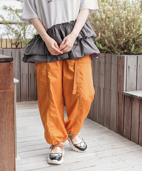 niko and...（ニコアンド）の「DRYチルイージーベルトパンツ（その他パンツ・レディース・ブルー/ライトベージュ/カーキ/チャコール/オレンジ/パープル・FREE）」の6枚目の写真