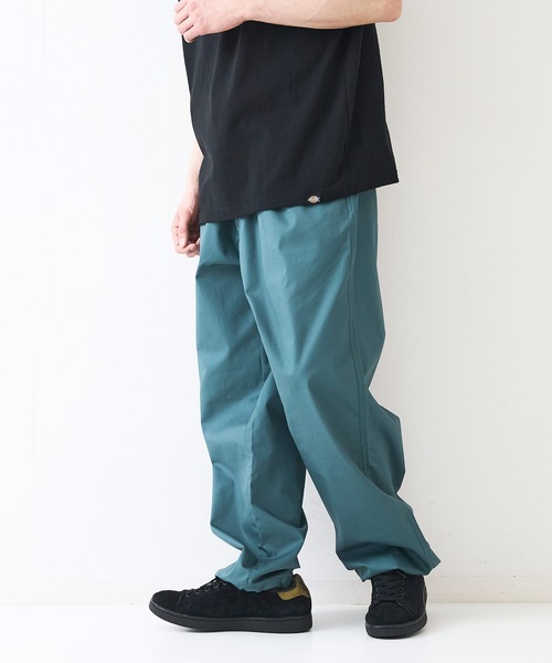 Dickies(ディッキーズ)の「【DICKIES/ディッキーズ】ライトツイルパラシュートパンツ(その他パンツ・メンズ・グリーン/ベージュ/チャコールグレー/ブラック・MEDIUM/LARGE/X-LARGE)」の4枚目の写真