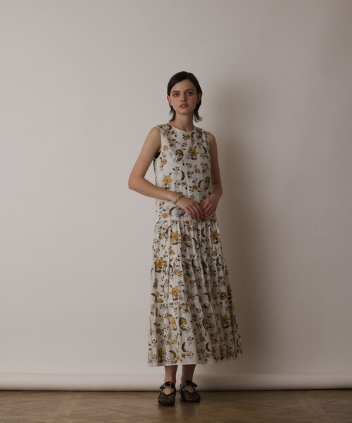 GRACE CONTINENTAL（グレースコンチネンタル）の「ティアードロングワンピース（ワンピース・レディース・ホワイト/カーキ・36/38）」の3枚目の写真