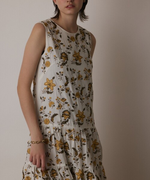 GRACE CONTINENTAL（グレースコンチネンタル）の「ティアードロングワンピース（ワンピース・レディース・ホワイト/カーキ・36/38）」の4枚目の写真