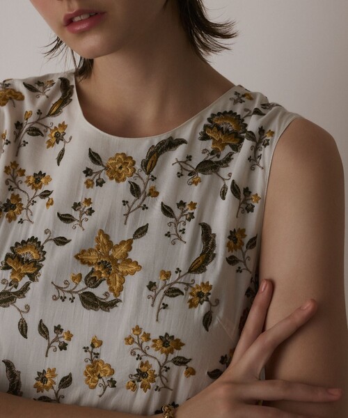 GRACE CONTINENTAL（グレースコンチネンタル）の「ティアードロングワンピース（ワンピース・レディース・ホワイト/カーキ・36/38）」の6枚目の写真