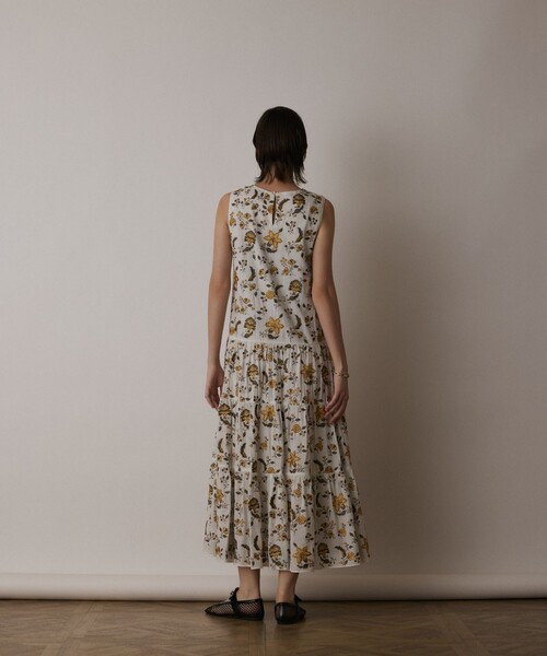 GRACE CONTINENTAL（グレースコンチネンタル）の「ティアードロングワンピース（ワンピース・レディース・ホワイト/カーキ・36/38）」の9枚目の写真