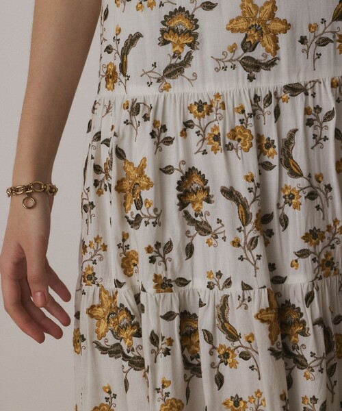 GRACE CONTINENTAL（グレースコンチネンタル）の「ティアードロングワンピース（ワンピース・レディース・ホワイト/カーキ・36/38）」の10枚目の写真