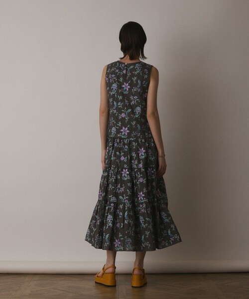 GRACE CONTINENTAL（グレースコンチネンタル）の「ティアードロングワンピース（ワンピース・レディース・ホワイト/カーキ・36/38）」の14枚目の写真