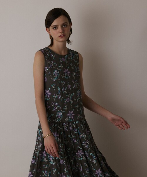 GRACE CONTINENTAL（グレースコンチネンタル）の「ティアードロングワンピース（ワンピース・レディース・ホワイト/カーキ・36/38）」の19枚目の写真