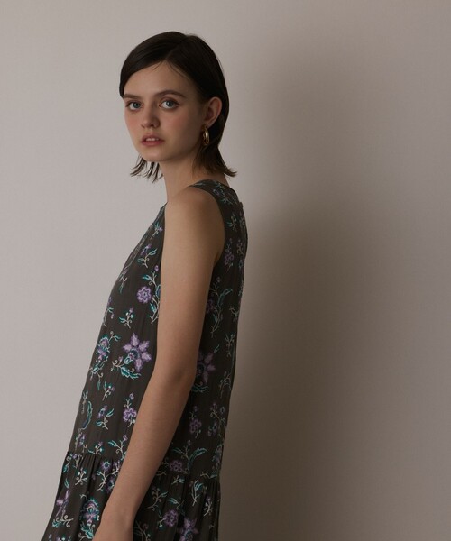 GRACE CONTINENTAL（グレースコンチネンタル）の「ティアードロングワンピース（ワンピース・レディース・ホワイト/カーキ・36/38）」の20枚目の写真