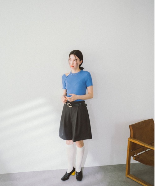 DRWCYS（ドロシーズ）の「ハーフスリーブカットアウトサマーニット（ニット/セーター・レディース・グレー/ホワイト/ブラック/ブルー・FREE）」の8枚目の写真