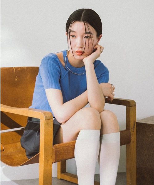 DRWCYS（ドロシーズ）の「ハーフスリーブカットアウトサマーニット（ニット/セーター・レディース・グレー/ホワイト/ブラック/ブルー・FREE）」の6枚目の写真