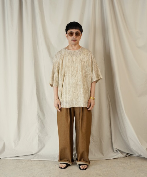 Aphlotus(アプロタス)の「ムラ染め クラッシュプリーツ H/S クルーネック プルオーバー(Tシャツ/カットソー・メンズ・サンドベージュ/スミクロ・SMALL/LARGE/MEDIUM)」の15枚目の写真