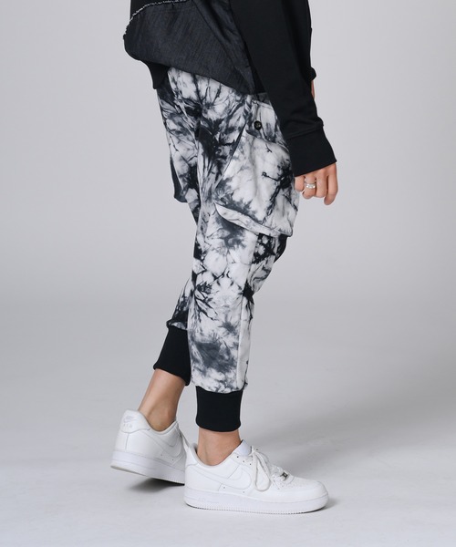 REGIEVO(レジエボ)の「カーゴサルエルパンツ(その他パンツ・メンズ・ブラック/グレー・LARGE/MEDIUM)」の11枚目の写真
