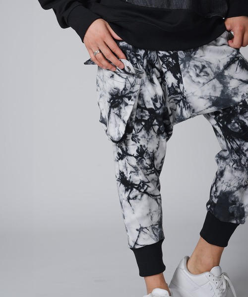 REGIEVO(レジエボ)の「カーゴサルエルパンツ(その他パンツ・メンズ・ブラック/グレー・LARGE/MEDIUM)」の13枚目の写真