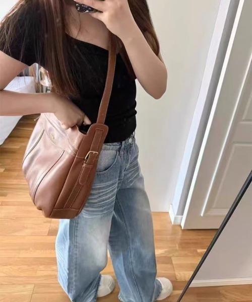 LETee(レティー)の「ワイドシルエットデニムパンツ(デニムパンツ・レディース・ブルー・M/S)」の4枚目の写真