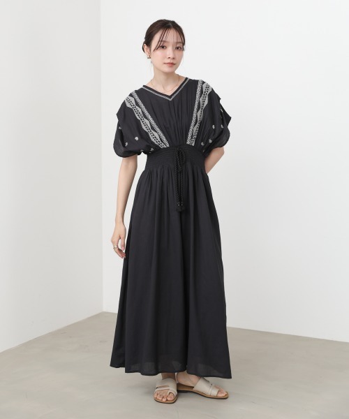 Bab(バブ)の「【選べるサイズ展開/二の腕カバー】フロント刺繍ウエストシャーリングワンピース(ワンピース・レディース・アイボリー/ミント/ラベンダー/イエロー/ブラック/グリーン/ピンク・S/M)」の13枚目の写真