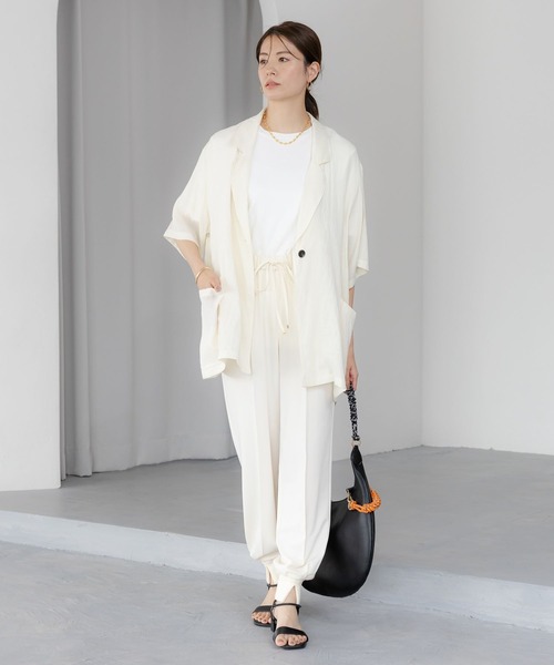 Elura(エルーラ)の「サマ見えベーシックTシャツ/318892(Tシャツ/カットソー・レディース・チャコールグレー/ダークブラウン/ホワイト/ホワイト系その他6/ブラック・LARGE/SMALL/MEDIUM)」の8枚目の写真