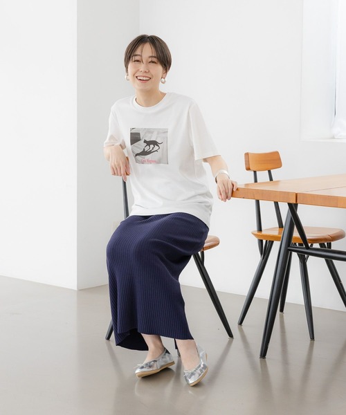 Elura(エルーラ)の「サマ見えベーシックTシャツ/318892(Tシャツ/カットソー・レディース・チャコールグレー/ダークブラウン/ホワイト/ホワイト系その他6/ブラック・LARGE/SMALL/MEDIUM)」の9枚目の写真