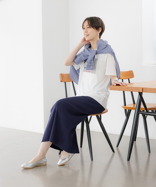 Elura(エルーラ)の「サマ見えベーシックTシャツ/318892(Tシャツ/カットソー・レディース・チャコールグレー/ダークブラウン/ホワイト/ホワイト系その他6/ブラック・LARGE/SMALL/MEDIUM)」の10枚目の写真