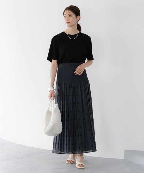 Elura(エルーラ)の「サマ見えベーシックTシャツ/318892(Tシャツ/カットソー・レディース・チャコールグレー/ダークブラウン/ホワイト/ホワイト系その他6/ブラック・LARGE/SMALL/MEDIUM)」の11枚目の写真