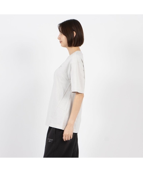 Reebok(リーボック)の「アイコン エレメンツ Tシャツ / ICON ELEMENTS TEE(Tシャツ/カットソー・メンズ・ライトグレー/ブラック・SMALL/MEDIUM/LARGE/X-LARGE/XX-LARGE)」の3枚目の写真