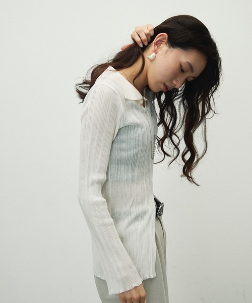 Lutim by u（ルチバイユー）の「Center Slit Sheer Rib Polo Collar Top / センタースリット・シアーリブポロ襟トップス（ニット/セーター・レディース・ホワイト/ブラック/グレイッシュベージュ・FREE）」の5枚目の写真