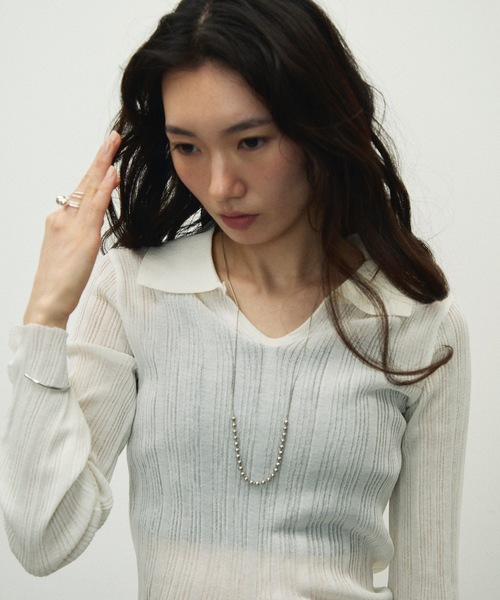 Lutim by u（ルチバイユー）の「Center Slit Sheer Rib Polo Collar Top / センタースリット・シアーリブポロ襟トップス（ニット/セーター・レディース・ホワイト/ブラック/グレイッシュベージュ・FREE）」の11枚目の写真
