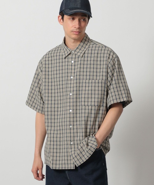 LAKOLE（ラコレ）の「シアサッカーチェックシャツ / 320213（シャツ/ブラウス・メンズ・ベージュ/チャコール/マルーン・MEDIUM/LARGE）」の2枚目の写真