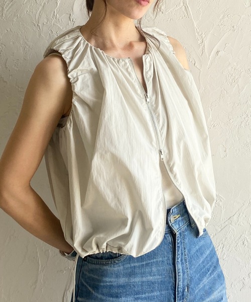 She's Closet(シーズクローゼット)の「ショート丈 ダブルジップ シャーリング バルーンギャザーベスト(ベスト・レディース・アイボリー/ブラック・FREE)」の8枚目の写真