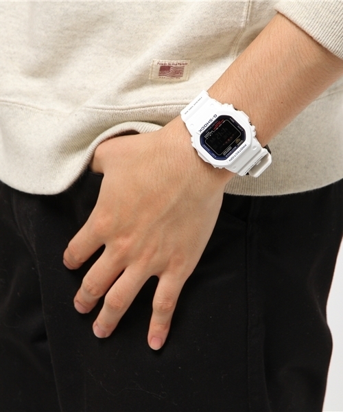 CASIO（カシオ）の「G-SHOCK / GWX-5600-1JF/C-4JF/C-7JF（アナログ腕時計・メンズ・ホワイト/ブラック/レッド・ONE SIZE）」の4枚目の写真