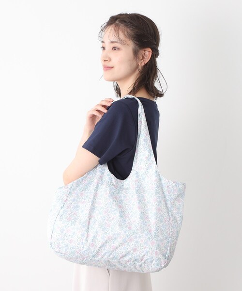 LAURA ASHLEY（ローラアシュレイ）の「シェルストン柄 レインパッカブルトートバッグ（エコバッグ/サブバッグ・レディース・ブルー系その他2/アイボリー系/ワイン系1・00）」の13枚目の写真