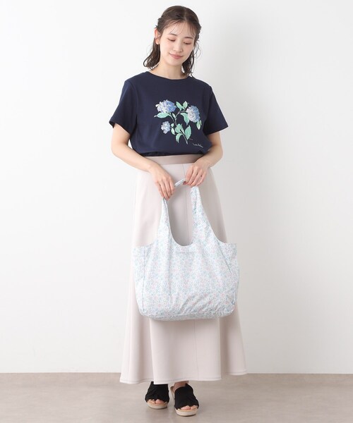 LAURA ASHLEY（ローラアシュレイ）の「シェルストン柄 レインパッカブルトートバッグ（エコバッグ/サブバッグ・レディース・ブルー系その他2/アイボリー系/ワイン系1・00）」の14枚目の写真