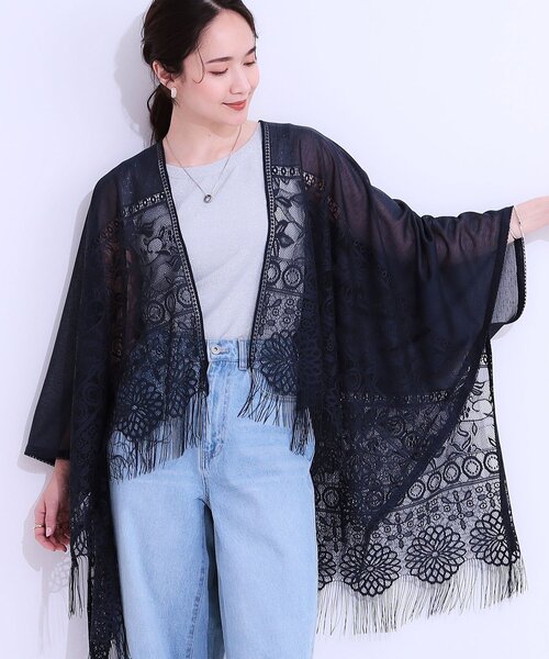 SHOO・LA・RUE(シューラルー)の「花柄レースポンチョ(ポンチョ・レディース・ブラック/オフホワイト/ネイビー/ナチュラル/マスタード・00)」の5枚目の写真