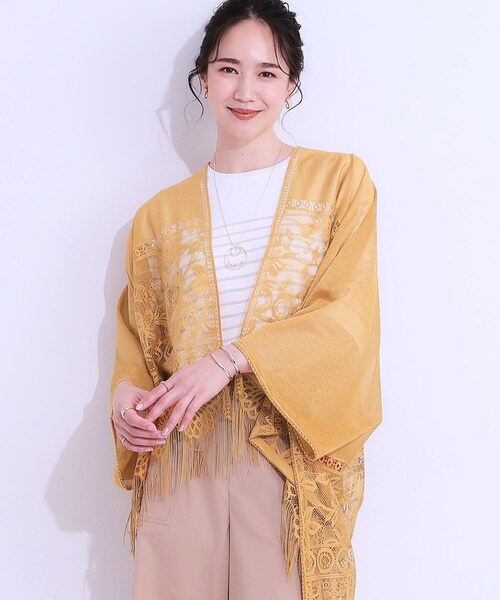 SHOO・LA・RUE(シューラルー)の「花柄レースポンチョ(ポンチョ・レディース・ブラック/オフホワイト/ネイビー/ナチュラル/マスタード・00)」の1枚目の写真