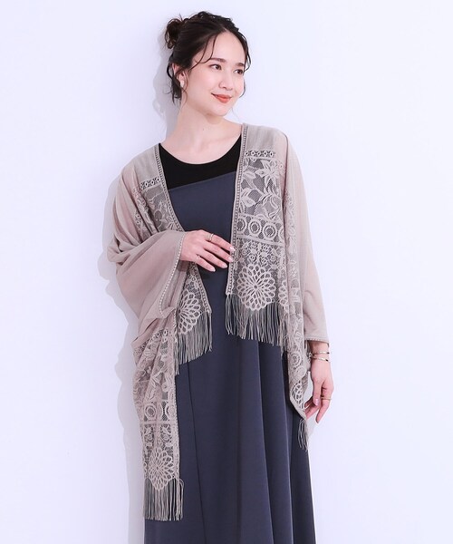 SHOO・LA・RUE(シューラルー)の「花柄レースポンチョ(ポンチョ・レディース・ブラック/オフホワイト/ネイビー/ナチュラル/マスタード・00)」の22枚目の写真