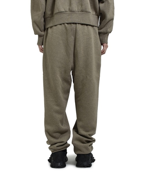 FOG ESSENTIALS（エフオージーエッセンシャルズ）の「CLASSIC FIT FLEECE SWEATPANT（その他パンツ・メンズ・ダークブラウン・MEDIUM/SMALL/X-SMALL/X-LARGE/LARGE）」の2枚目の写真