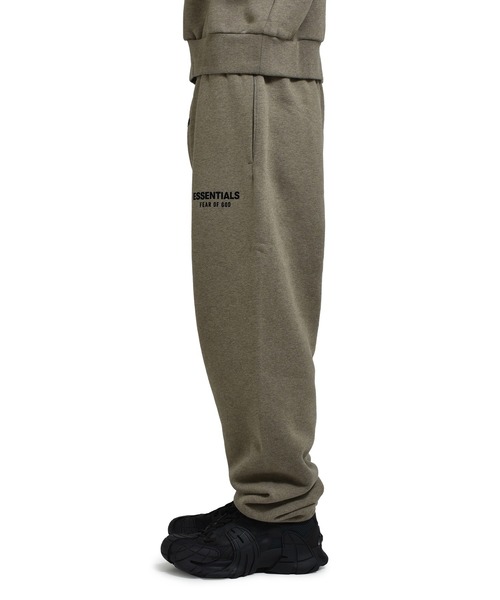 FOG ESSENTIALS（エフオージーエッセンシャルズ）の「CLASSIC FIT FLEECE SWEATPANT（その他パンツ・メンズ・ダークブラウン・MEDIUM/SMALL/X-SMALL/X-LARGE/LARGE）」の3枚目の写真
