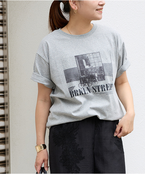 JOURNAL STANDARD(ジャーナルスタンダード)の「汗ジミ防止天竺プリントT(Tシャツ/カットソー・レディース・ホワイト系その他/ブラック系その他/チャコールグレー・FREE)」の22枚目の写真