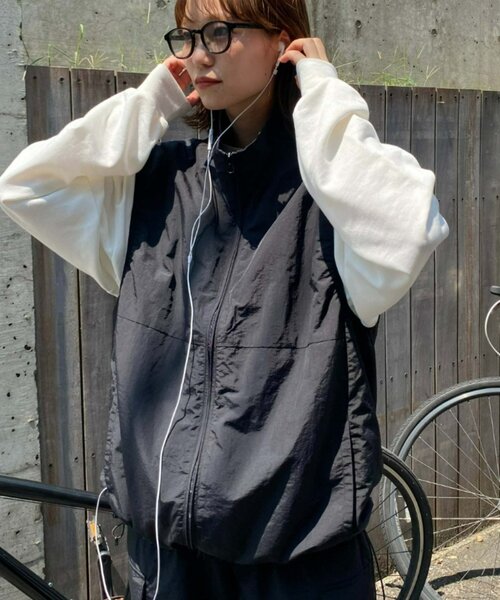 CIAOPANIC TYPY（チャオパニックティピー）の「【WEB限定】【ユニセックス】撥水ドロストナイロンベスト（ベスト・メンズ・ブラック/チャコールグレー・MEDIUM/LARGE/X-LARGE）」の22枚目の写真