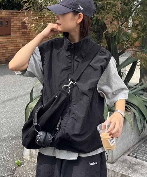 CIAOPANIC TYPY（チャオパニックティピー）の「【WEB限定】【ユニセックス】撥水ドロストナイロンベスト（ベスト・メンズ・ブラック/チャコールグレー・MEDIUM/LARGE/X-LARGE）」の7枚目の写真