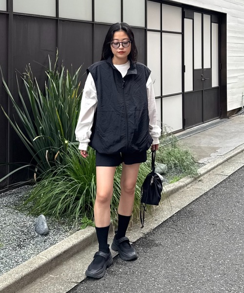 CIAOPANIC TYPY（チャオパニックティピー）の「【WEB限定】【ユニセックス】撥水ドロストナイロンベスト（ベスト・メンズ・ブラック/チャコールグレー・MEDIUM/LARGE/X-LARGE）」の3枚目の写真