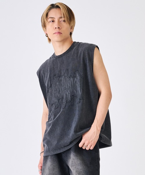 バックのプリントがロックなノースリーブTシャツ（タンクトップ